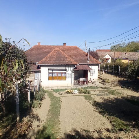 Eladó családi ház, Tabon 49.9 M Ft, 2 szobás