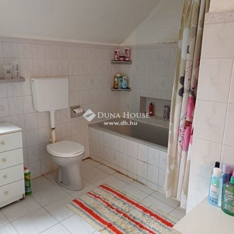 Eladó ikerház, Pécsett 66 M Ft, 4 szobás / költözzbe.hu