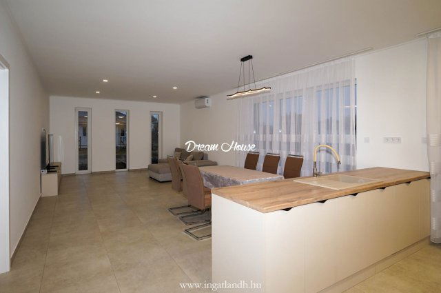 Kiadó ikerház, albérlet, Nyíregyházán 350 E Ft / hó, 4 szobás