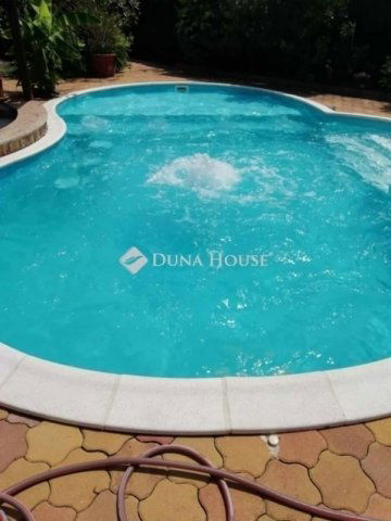 Eladó családi ház, Szegeden 409 M Ft, 6 szobás