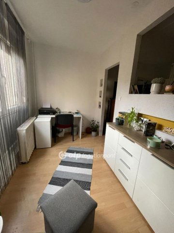 Eladó panellakás, Pécsett 36.99 M Ft, 1+1 szobás