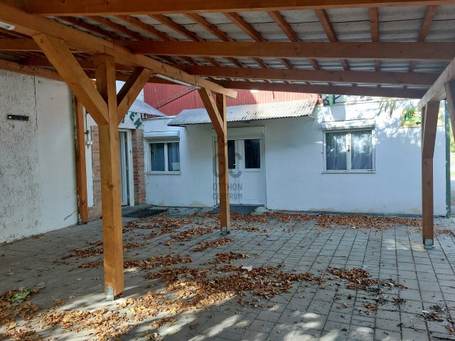 Eladó üzlethelyiség, Bátaszéken 79.9 M Ft