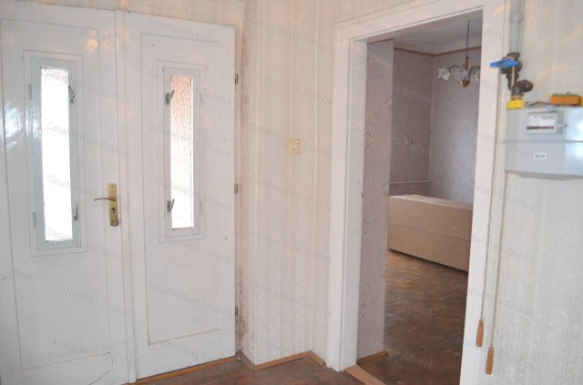 Eladó családi ház, Újszászon 24.9 M Ft, 3 szobás