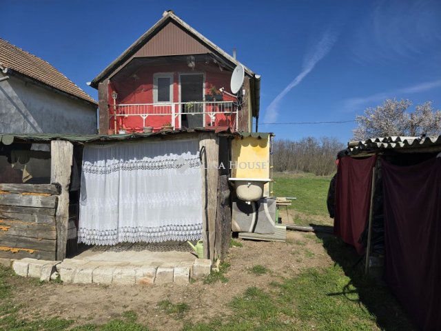 Eladó családi ház, Mohácson 9.9 M Ft, 2 szobás