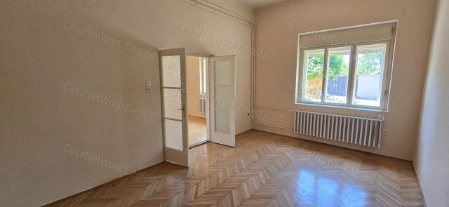 Eladó családi ház, Cegléden 61.5 M Ft, 4 szobás