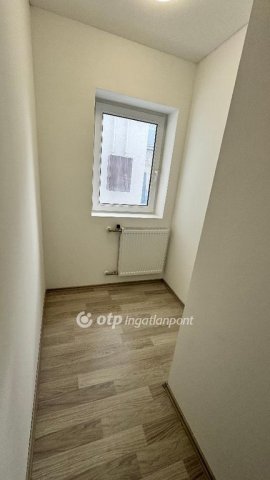 Eladó téglalakás, Pápán 51.9 M Ft, 1+1 szobás