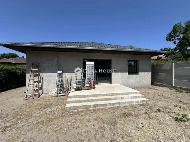 Eladó családi ház, Dunavarsányban 175 M Ft, 6 szobás