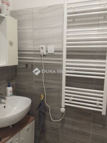 Eladó családi ház, Székesfehérvárott 74 M Ft, 3 szobás