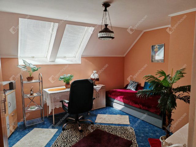 Eladó családi ház, Vecsésen 130 M Ft, 5 szobás