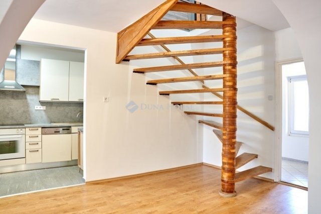 Eladó családi ház, Pécsett 119 M Ft, 4 szobás