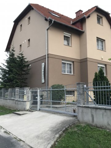 Eladó hotel, Dorogon, Eötvös utcában 290 M Ft