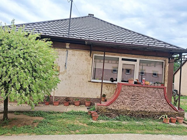 Eladó családi ház, Újfehértón 46 M Ft, 2 szobás