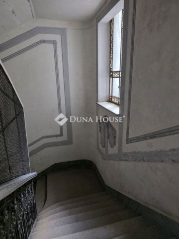 Eladó téglalakás, Budapesten, VIII. kerületben 130 M Ft