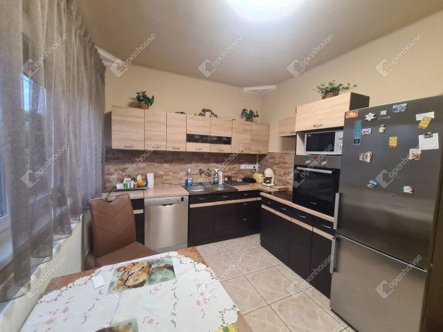 Eladó családi ház, Nyúlon 120 M Ft, 4 szobás