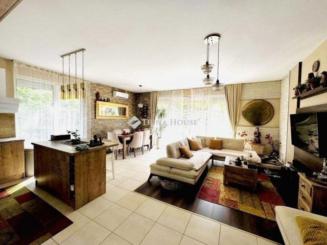 Eladó téglalakás, Pécsett 115 M Ft, 3 szobás