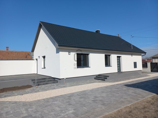 Eladó családi ház, Balmazújvárosban 89.9 M Ft, 4 szobás