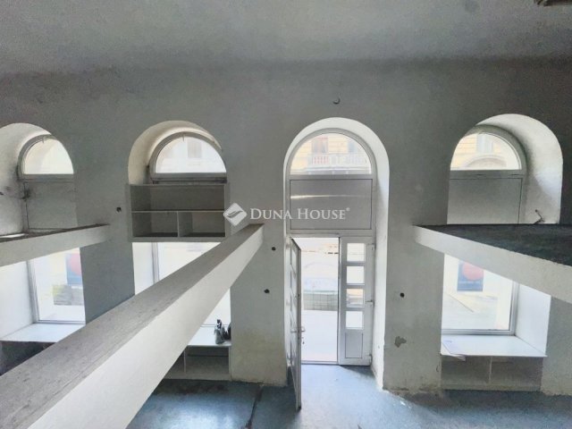 Eladó üzlethelyiség, Budapesten, VI. kerületben 99.99 M Ft