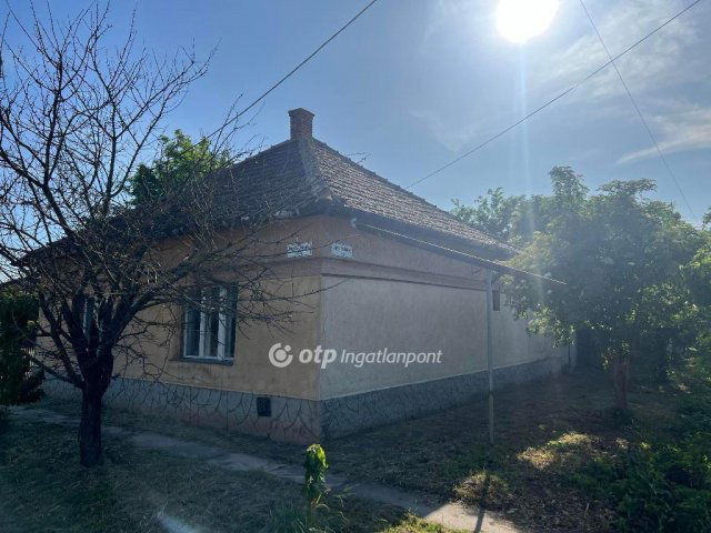 Eladó családi ház, Kondoroson 11 M Ft, 2+1 szobás
