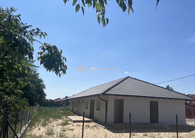 Eladó ikerház, Szigethalmon 89.9 M Ft, 4 szobás