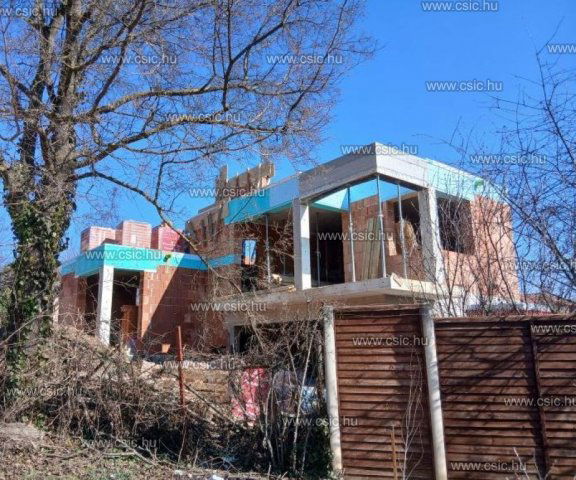 Eladó családi ház, Nagykovácsiban 339 M Ft, 5 szobás