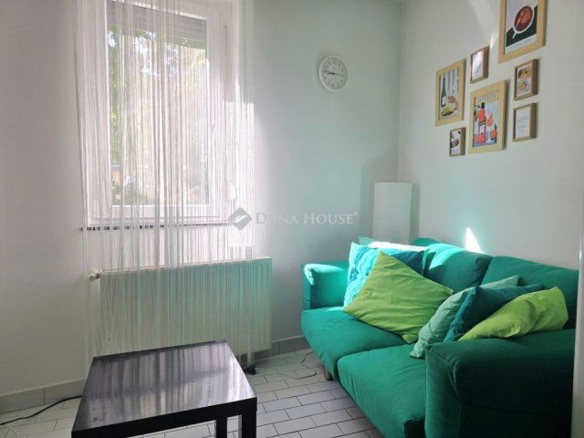 Kiadó téglalakás, albérlet, Pécsett 160 E Ft / hó, 3 szobás