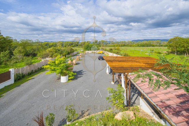 Eladó családi ház, Kővágóörsön 880 M Ft, 14 szobás