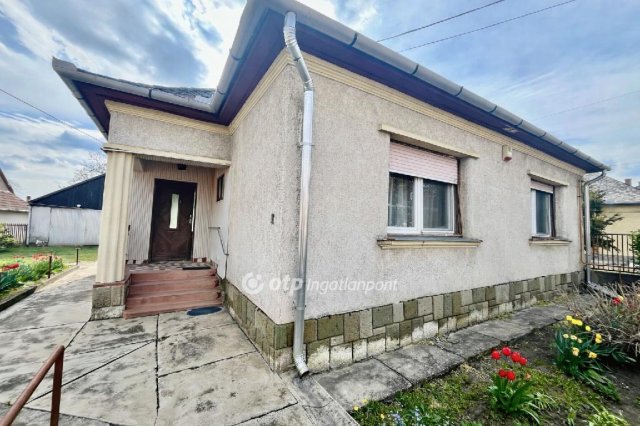 Eladó családi ház, Jászapátiban 18.99 M Ft, 4 szobás