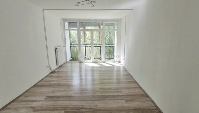 Eladó panellakás, Pécsett 49.9 M Ft, 2 szobás