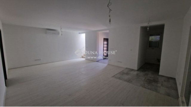 Eladó ikerház, Szigetszentmiklóson 104.9 M Ft, 5 szobás