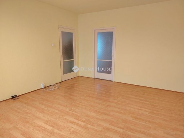 Eladó panellakás, Békéscsabán 28.9 M Ft, 2 szobás