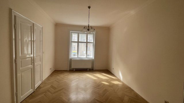 Eladó téglalakás, Győrött 99 M Ft, 4 szobás