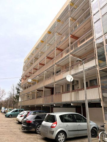 Eladó panellakás, Mohácson 29 M Ft, 2 szobás