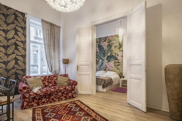 Kiadó téglalakás, albérlet, VI. kerületben, Nagymező utcában