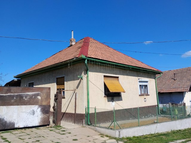 Eladó családi ház, Kállón 8 M Ft, 3+1 szobás