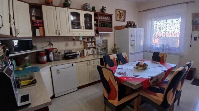 Eladó családi ház, Monoron 105 M Ft, 5 szobás