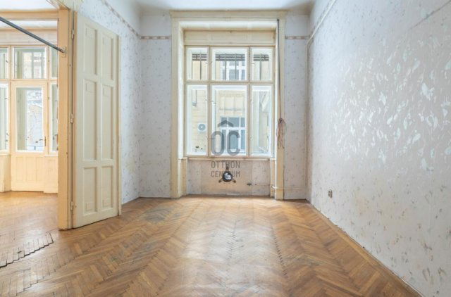 Eladó téglalakás, Budapesten, VI. kerületben 74.9 M Ft, 2 szobás