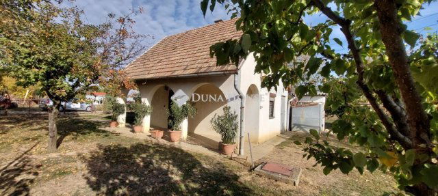 Eladó nyaraló, Dombóváron 10 M Ft, 3 szobás