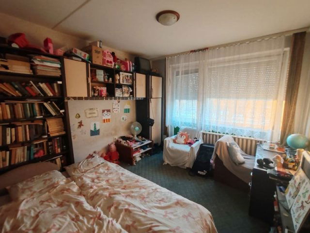 Eladó panellakás, Pécsett 39.9 M Ft, 2 szobás