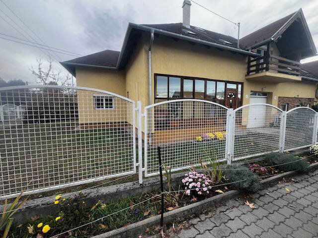 Eladó ikerház, Dunakeszin 154 M Ft, 5 szobás