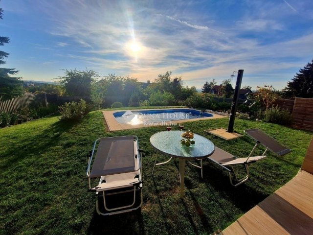 Eladó családi ház, Szadán 265 M Ft, 6 szobás