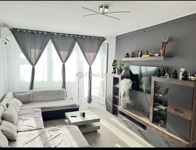 Eladó panellakás, Százhalombattán 59.9 M Ft, 2 szobás