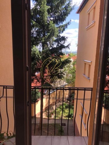 Eladó téglalakás, Pécsett, Papnövelde utcában 85 M Ft