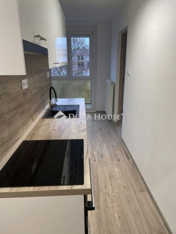 Eladó panellakás, Pécsett, Kerényi Károly utcában 53.9 M Ft