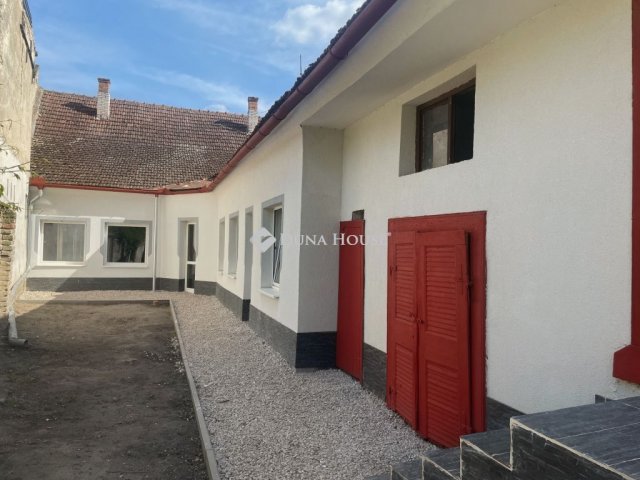 Eladó családi ház, Jánoshalmán 22.5 M Ft, 6 szobás
