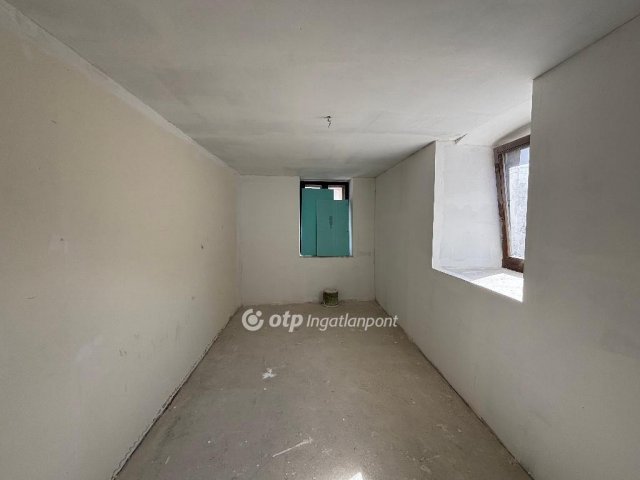 Eladó családi ház, Pápán 20.9 M Ft, 3 szobás