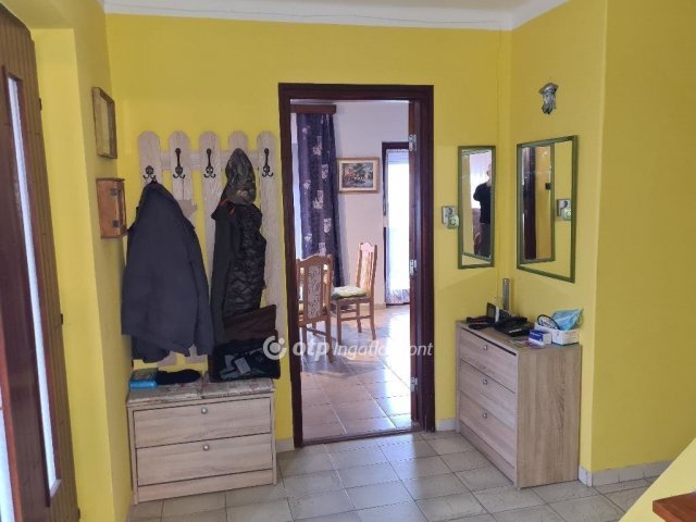 Eladó családi ház, Áporkán 79.9 M Ft, 3 szobás