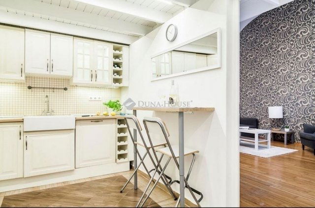 Eladó téglalakás, Budapesten, VII. kerületben 71.9 M Ft