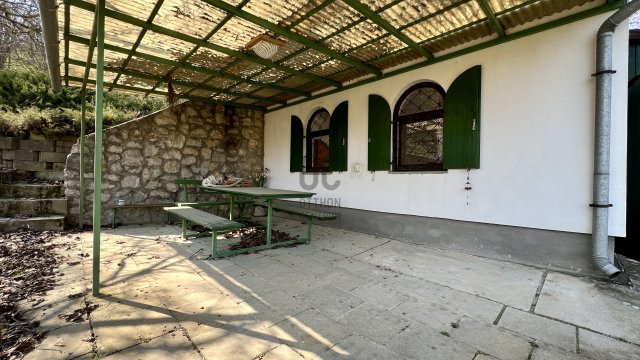 Eladó családi ház, Szekszárdon 19.6 M Ft, 2 szobás