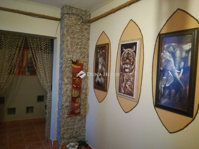 Eladó panellakás, Pétfürdőn 36.5 M Ft, 2 szobás