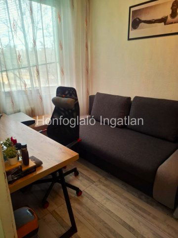 Eladó panellakás, Nyíregyházán 40.99 M Ft, 2+1 szobás